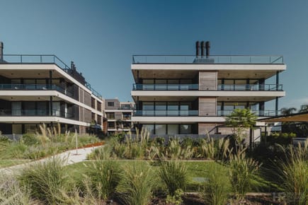 Venta, apartamento, 2 dormitorios con jardin, Parque Miramar