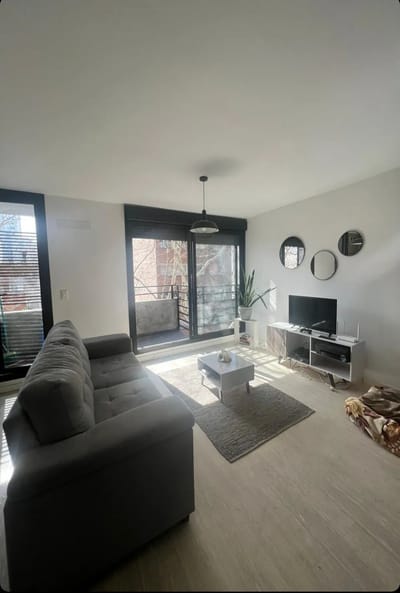 Exclusivo apartamento de 2 dormitorios en calle Rodó con amplia terraza frontal, ideal para disfrutar.