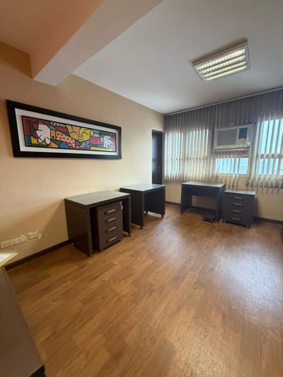 EN VENTA OFICINA CON HERMOSA VISTA AL RIO ZONA PALACIO DE LOPEZ