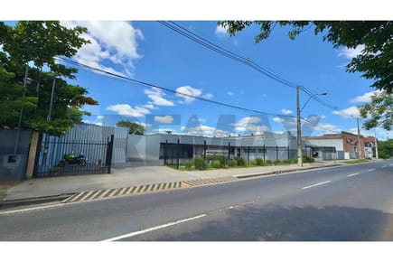 Espacio Comercial Premium en Alquiler: Depósito Estratégico en Madame Lynch