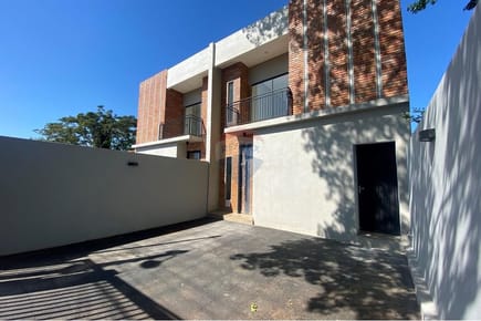 EN VENTA DUPLEX EN LUQUE BARRIO LAURELTY