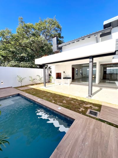 VENDO RESIDENCIA EN MBURICAO ASUNCION