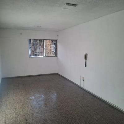 ALQUILER EN EL CENTRO, 1 DORMITORIO MAS PATIO, CON ASCENSOR