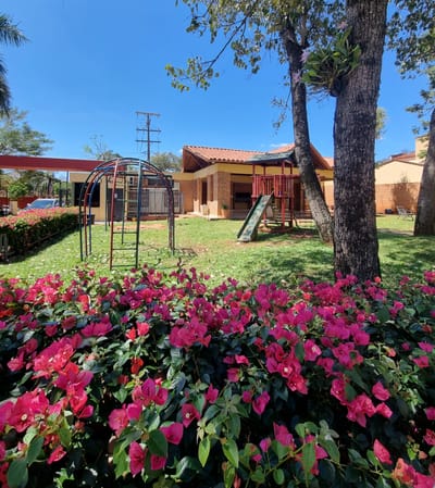 En Venta Residencia toda en Planta baja,Condominio Luque.