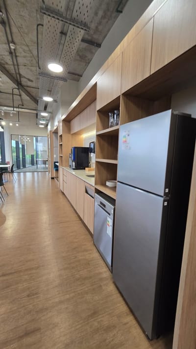 Alquilo Oficinas Equipadas  ( Co working).  Barrio Jara. COD 037