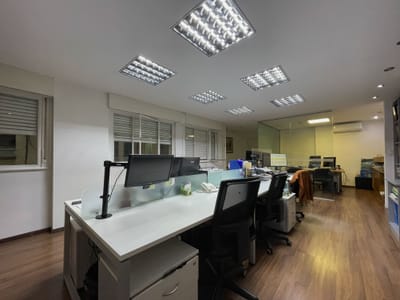Oficina, 109 metros  sobre Av. Libertador