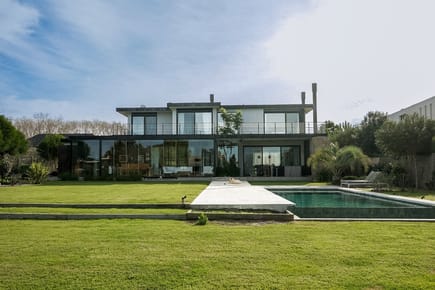 Excelente casa sobre el lago en Viñedos de la Tahona