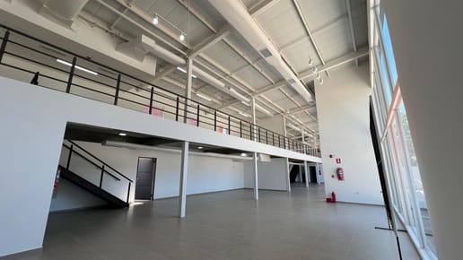 ALQUILO SHOWROOM Y OFICINAS DE 435 M2 SOBRE LA AVDA. MARISCAL ESTIGARRIBIA