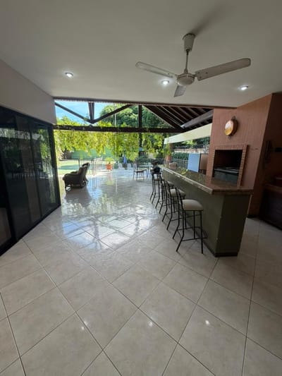 VENTA - RESIDENCIA EXCLUSIVA EN BARRIO MBURUCUYA
