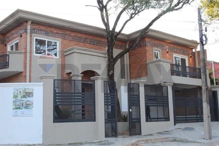 ÁM- Exclusiva Residencia en Sajonia: Lujo y Confort a Pasos del Colegio Cristo Rey.