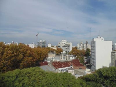 A PASOS CONSTITUYENTE Y JACKSON !!! PISO ALTO C/VISTA DESPEJADA 2 DORM. Y GGE. G.COM. BAJOS !!!