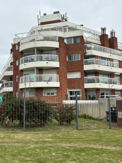 De Revista,3 dormitorios sobre Rambla,Barra de Carrasco