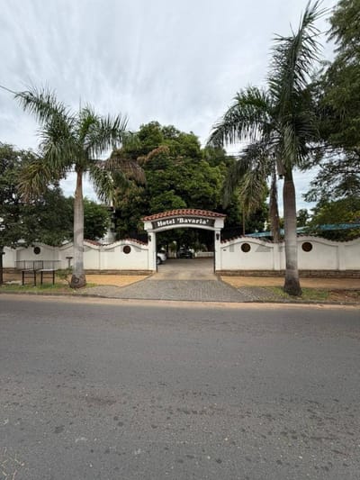 Exclusivo Hotel en Venta: Una Oportunidad de Inversión Única en el Prestigioso Corazón de Mburicaó
