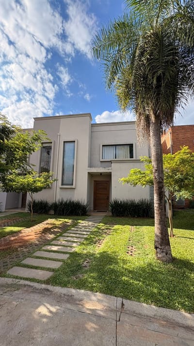 Exclusiva residencia de 3 habitaciones + área de servicio en Condominio Monte Alto