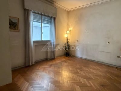 Venta Apartamento Sobre Av. 18 De Julio, Frente Al Bhu, 2 Dormitorios, 2 Baños Y Balcón. Inm Atlántida