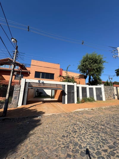 Alquilo Hermosa y Amplia casa Zona Colegio del Sol, Villa Aurelia - Asuncion