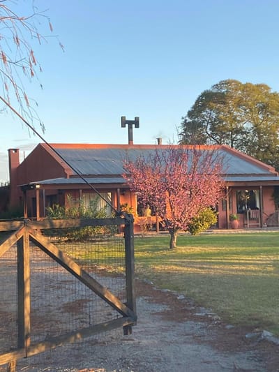 Exclusiva Chacra con Encantadora Casona de 3 Dormitorios, un Oasis de Tranquilidad a Solo 10 Minutos de Colonia del Sacramento.