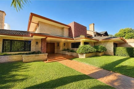 Residencia en Las Lomas – Asunción