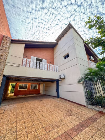 SE ALQUILA HERMOSA CASA IDEAL PARA OFICINA