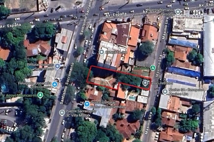VENDO AMPLIO TERRENO A DOS CALLLES EN VILLAMORRA 1,100,000 $ (C.L.)