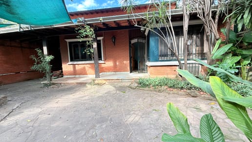 ALQUILO O VENDO CASA DE 4 DORMITORIOS PARA VIVIENDA U OFICINA SOBRE  SACRAMENTO