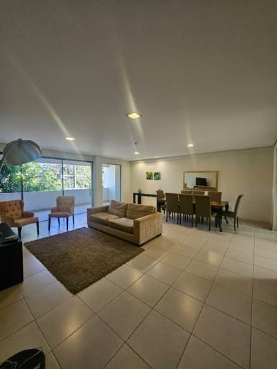 En venta AMPLIO DPTO, 178 m2 propios, zona club centenario
