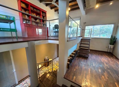 EN ALQUILER - CASA SOBRE LA AVDA. GRAL. BARRIO LAS MERCEDES