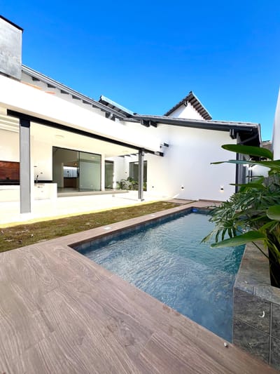 EN VENTA RESIDENCIA A ESTRENAR EN MBURICAO ASUNCION
