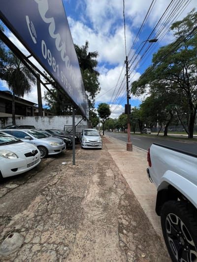 VENDO AMPLIO TERRENO DE CALLE A CALLE SOBRE MCAL LOPEZ SAN LORENZO ZONA PINEDO
