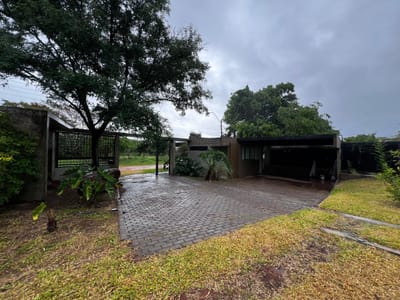 EN VENTA Residencia Estilo Contemporáneo sobre Lago Ypacaraí-NUEVO PRECIO