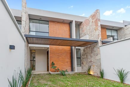 En Venta Duplex  en Loma Merlo Luque (sobre Ramos Alfaro)