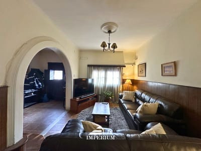 Casa de 3 Dormitorios en Venta sobre Camino Castro – Prado