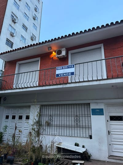 Muy buena casa de 4 dormitorios con mucho potencial!!!