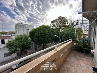 APARTAMENTO EN VENTA, 2 DORMITORIOS Y BALCÓN AL FRENTE, EN REDUCTO.