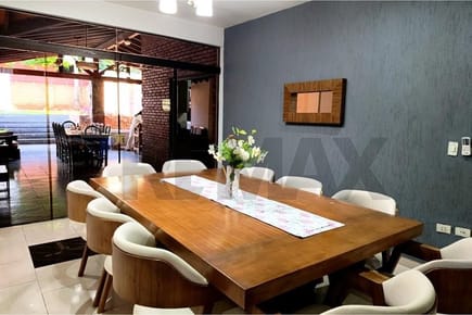 Residencia amobalda en venta, San Vicente - Asunción