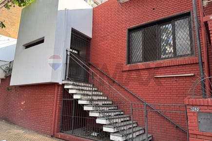 Vendo casa a refaccionar o a demoler sobre la calle Mariscal Estigarribia