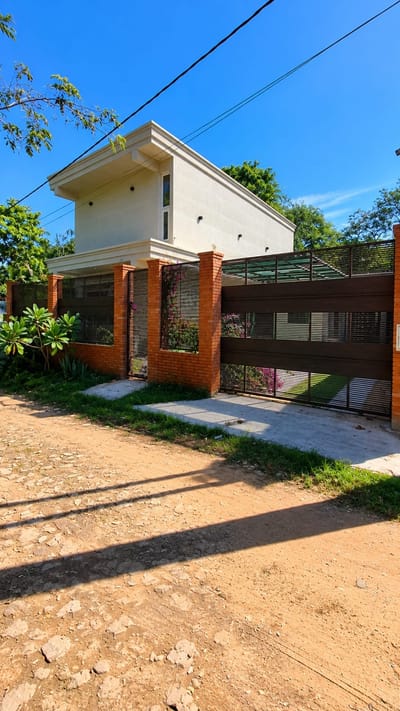 EN VENTA  MODERNA RESIDENCIA EN SAN BERNARDINO