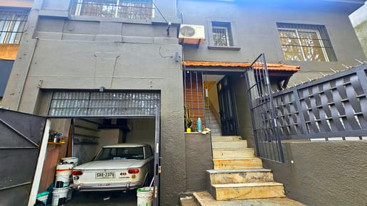 PH. reciclada, excelente estado, multifuncional, disponibilidad y habitabilidad inmediata, sobre Bv J. Batlle y Ordoñez casi 8 de octubre.  Pegado al Liceo.
