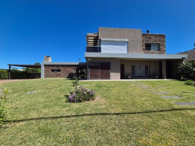 IMPECABLE RESIDENCIA FRENTE AL MAR