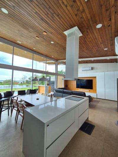 VENDO HERMOSA CASA AMOBLADA EN SUNSET HILLS !!