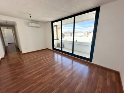 Venta De Apartamento con renta En Ciudad Vieja De 2 Dormitorios y garaje