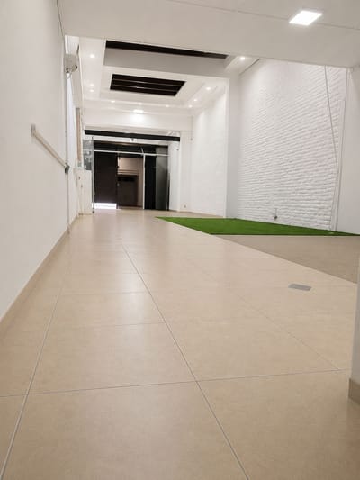 ALQUILER | EXCELENTE Local COMERCIAL con ALTURA
