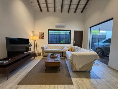 VENDO CASA REMODELADA EN BARRIO JARA