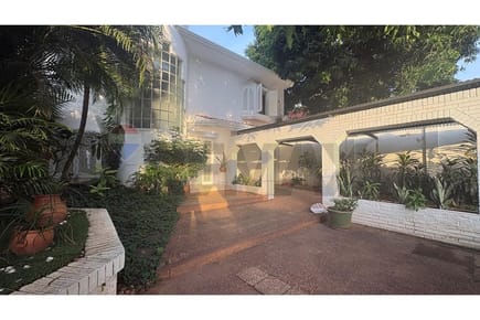 EN VENTA Casa en el Corazón de Ycua Satí 295,000 $ (C.L.)
