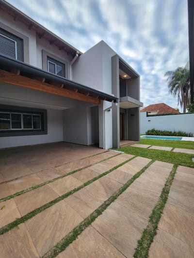 ALQUILO CASA EN MANORA - ZONA SUPER RESIDENCIAL*