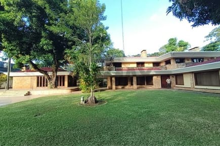 En Venta Exclusiva residencia premium en Esquina  Barrio Felicidad, Lambaré
