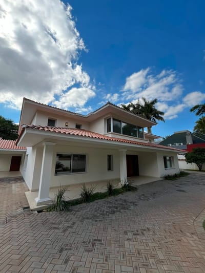 HERMOSA CASA EN ALQUILER A ESTRENAR ZONA MCAL ESTIGARRIBIA