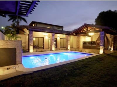 VENDO EXCLUSIVA RESIDENCIA EN FERNANDO DE LA MORA ZONA NORTE 