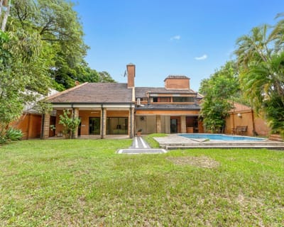 EN VENTA- AMPLIA CASA EN CAMPOS CERVERA-ASUNCION