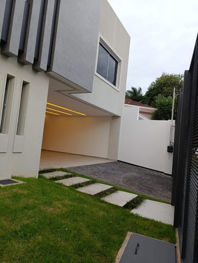 EN VENTA IMPORTANTE RESIDENCIA A ESTRENAR CON 5 SUITE